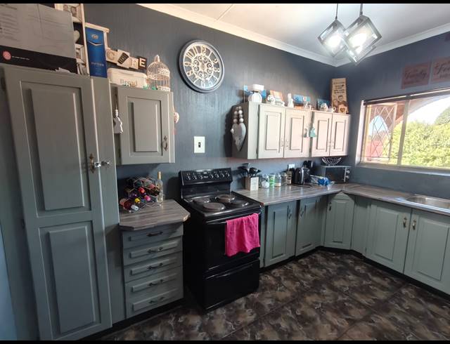 2 BEDROOM APARTMENT TO LET IN THREE RIVERS